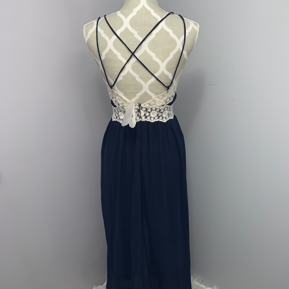 🆕 Altar’d State Maxi Dress with Lace Trim - Picture 4 of 7